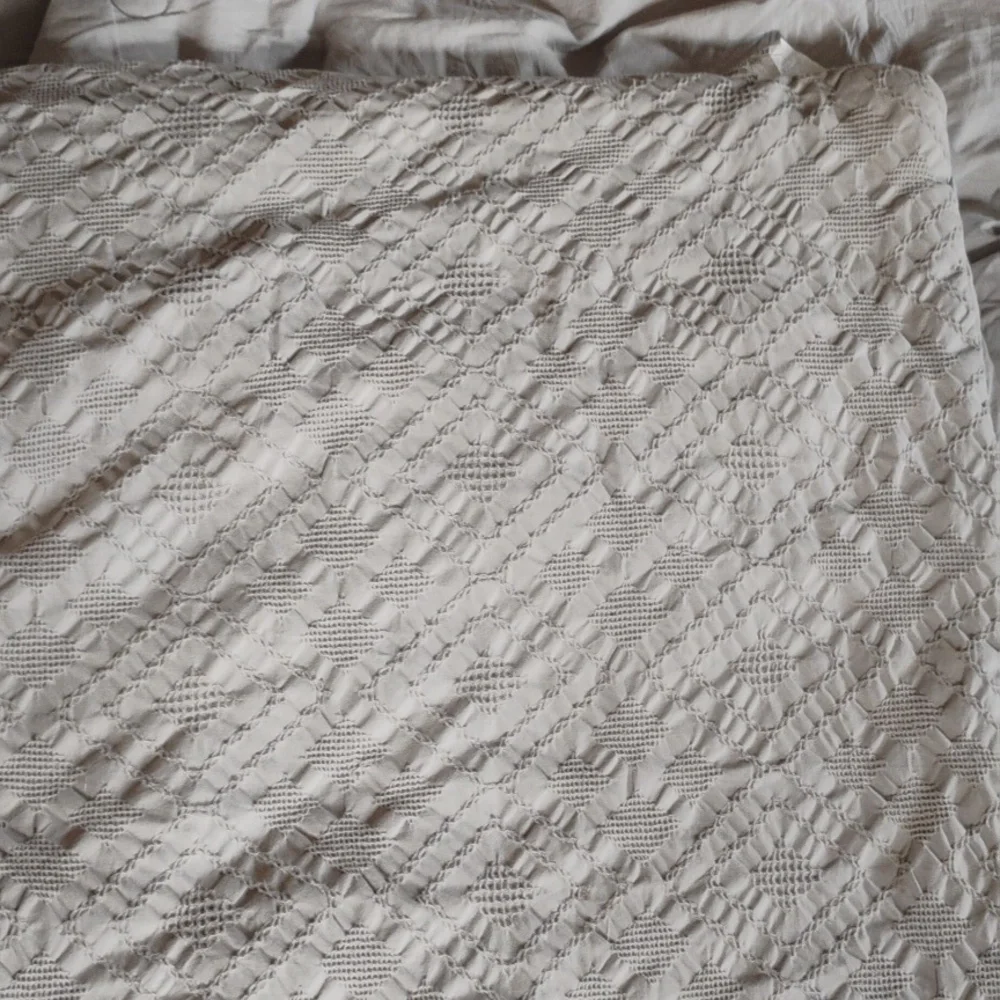 TAUPE/LIGHT GRAY MEDIUM WEIGHT WAFFLE TEXTURE COMFORTER BETTER HOMES & GARDENS